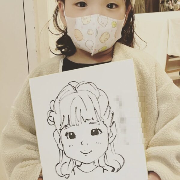 大阪の似顔絵師・田村まりりによる早描き似顔絵イベント。短時間で笑顔あふれる似顔絵を制作。