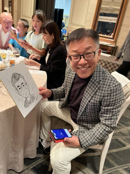 企業パーティーでお一人約3分の早描き似顔絵を楽しむお客様