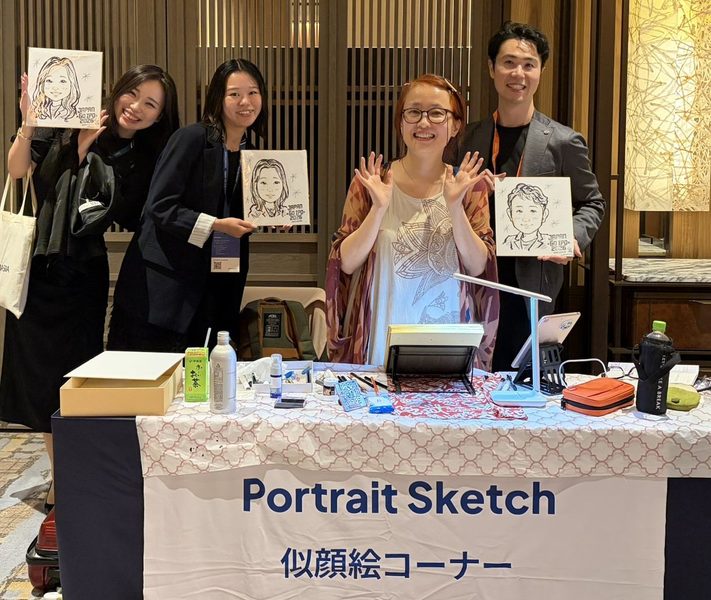 似顔絵師・田村まりりによる企業イベントの早描き似顔絵パフォーマンス
